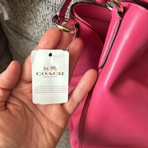 F37637 Pink Coach Carlyle perfect condition, still has the price tag!